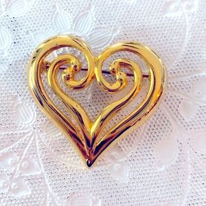 Vintage Ali Gold Swirl Heart Brooch